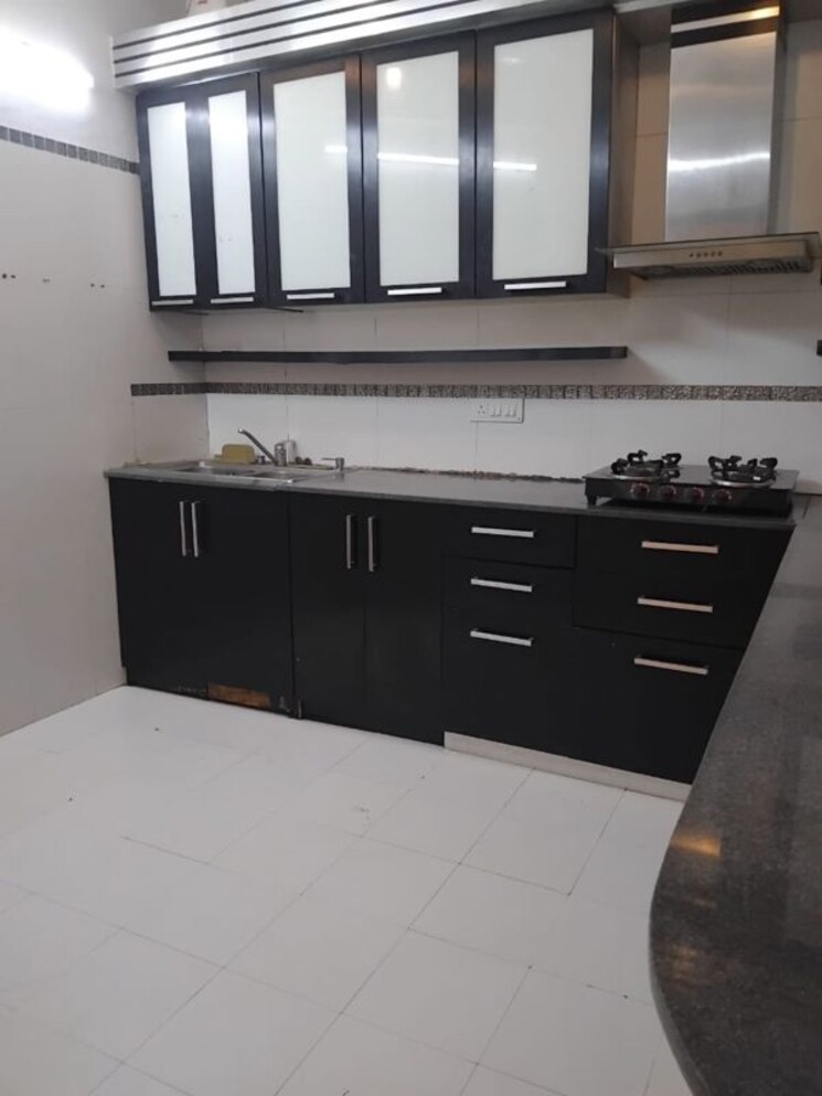 Kitchen, malibu-shopping-arcade 3 Bedroom 290 Sq.Yd. Apartment In South City 2 Gurgaon 9743932