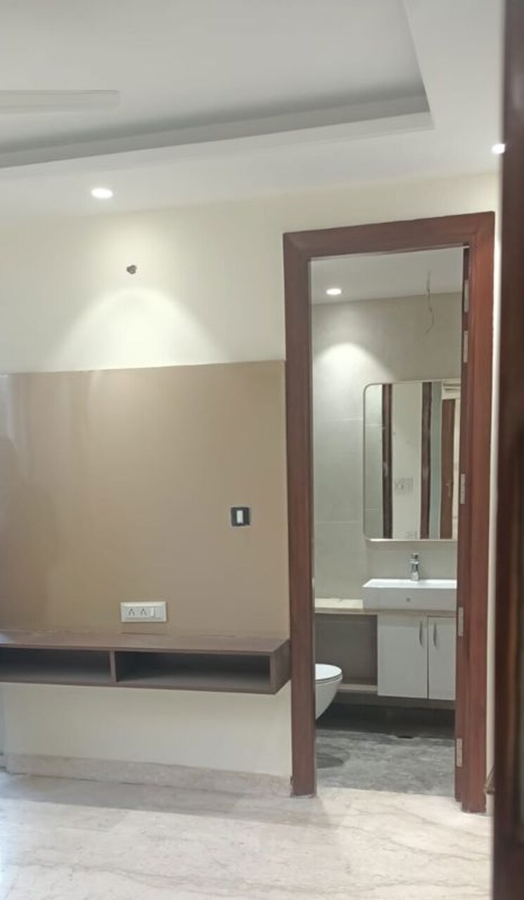 Washroom, west patel nagar 2 Bedroom 900 Sq.Ft. Builder Floor In West Patel Nagar Delhi 9743844