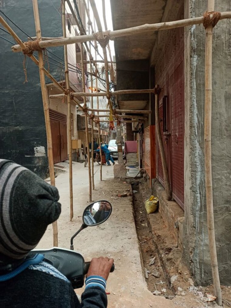 Gym, tomar colony 2 Bedroom 450 Sq.Ft. Independent House In Tomar Colony Delhi 9743980