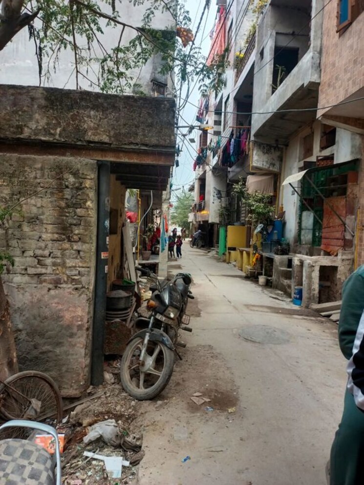  Parking, tomar colony 2 Bedroom 450 Sq.Ft. Independent House In Tomar Colony Delhi 9743980