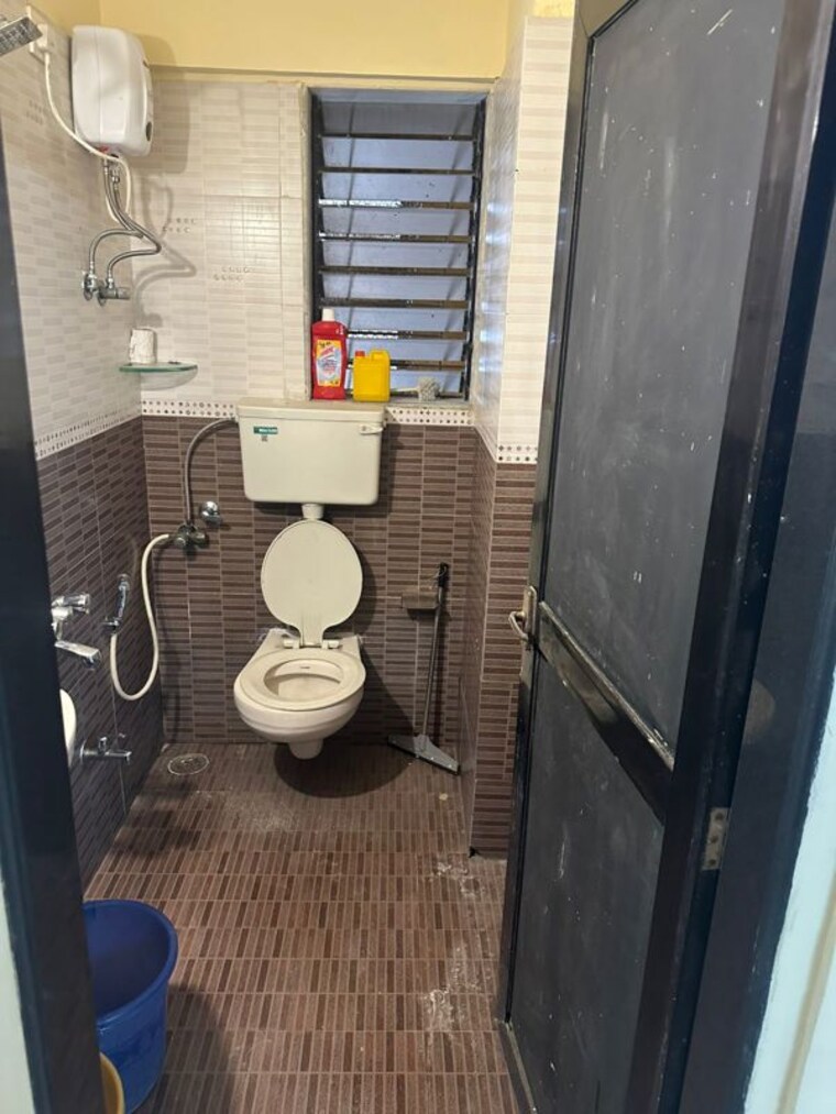 Bathroom, suraksha-apartment 2 Bedroom 770 Sq.Ft. Apartment In Andheri West Mumbai 9744004
