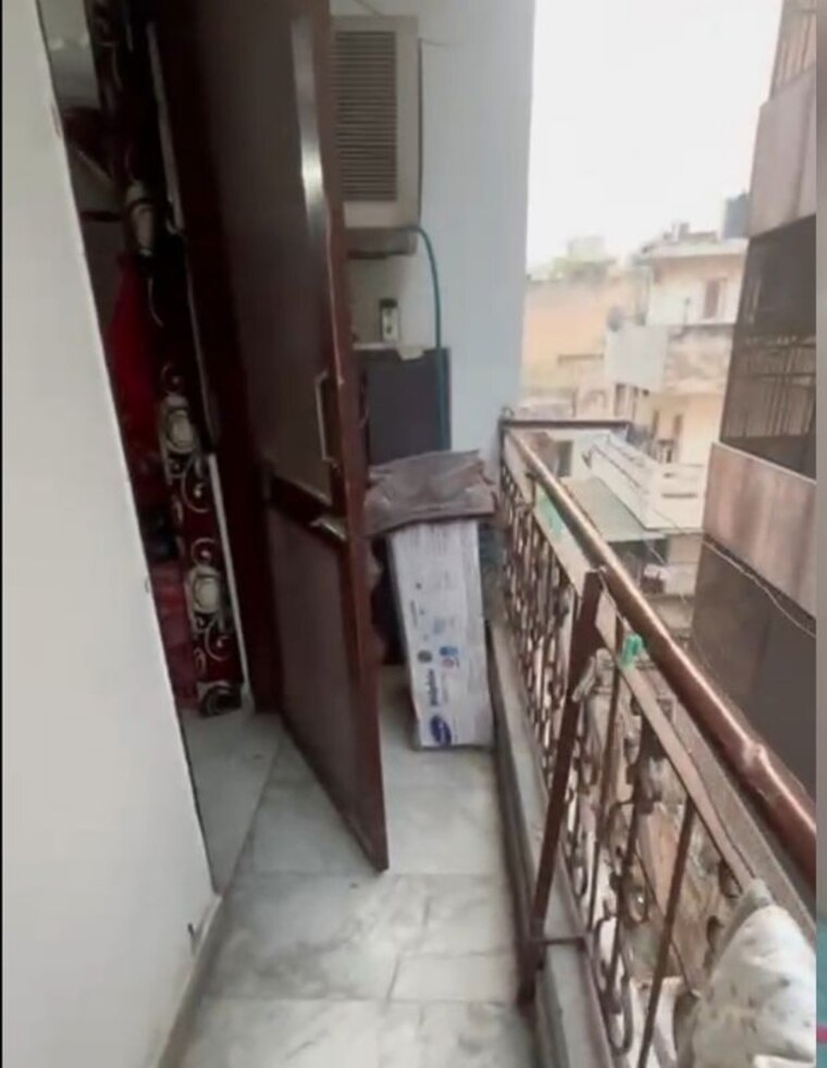 Balcony, mansarover garden 2 Bedroom 900 Sq.Ft. Builder Floor In Mansarover Garden Delhi 9744006