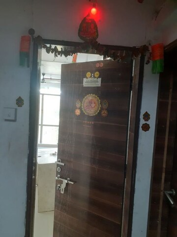 Furnished Amenities in 3 BHK Apartment at Jacob Circle – for Rent