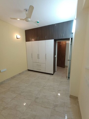 Room in 3 BHK Apartment at SKA Greenarch, Sector 16b Greater Noida – for Rent