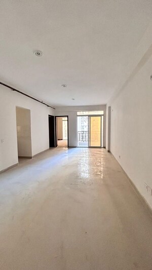Room in 2 BHK Apartment at Aims Greens Avenue, Sector 4 Greater Noida – for Rent