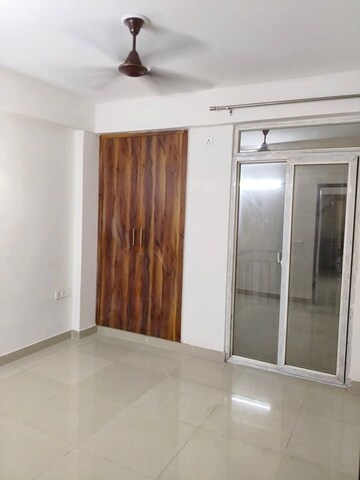 Room in 2 BHK Apartment at Aims Greens Avenue, Sector 4 Greater Noida – for Rent