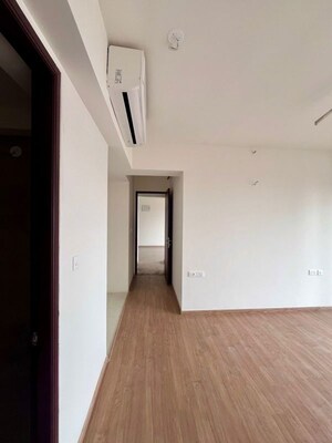 Room in 2 BHK Apartment at Indiabulls One Indiabulls, Pokhran Road No Two – for Rent