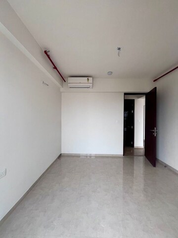 Room in 2 BHK Apartment at Indiabulls One Indiabulls, Pokhran Road No Two – for Rent