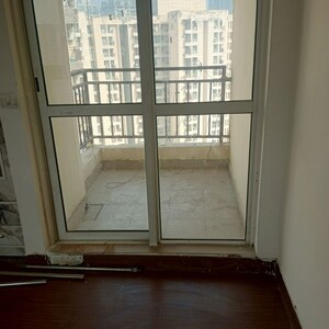 Room in 2 BHK Apartment at Jaypee Greens Kosmos, Sector 134 – for Rent