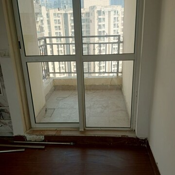 Room in 2 BHK Apartment at Jaypee Greens Kosmos, Sector 134 – for Rent