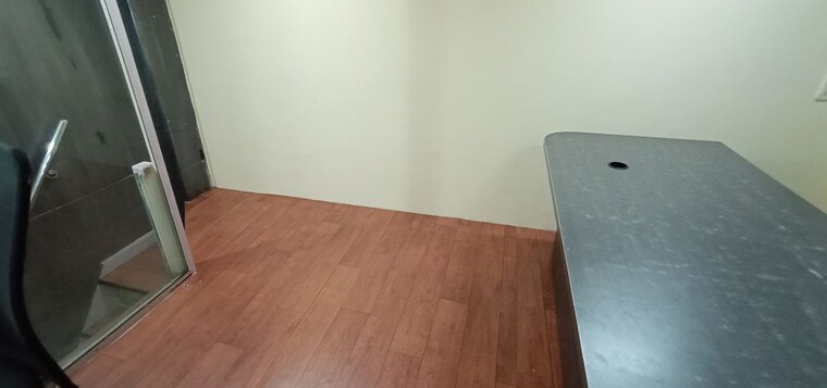 Room, om-heera-panna-mall Commercial Office Space 258 Sq.Ft. In Andheri West Mumbai 9738573