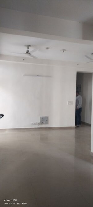 Room in 3 BHK Apartment at Mahagun Mywoods, Sector 16c Greater Noida – for Rent