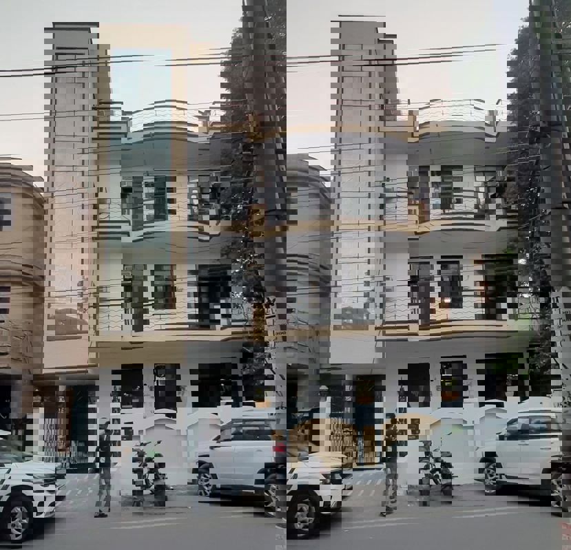 6+ BHK + Pooja Room,Study Room,Extra Room Independent House For Sale in Sector 20