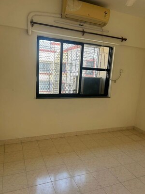 Room in 2 BHK Apartment at Raheja Sunglow, Powai – for Rent