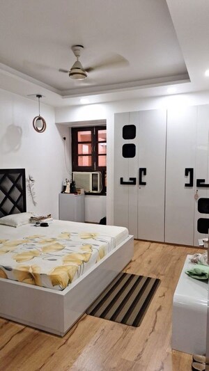 Bedroom in 2 BHK Apartment at Patparganj – for Rent