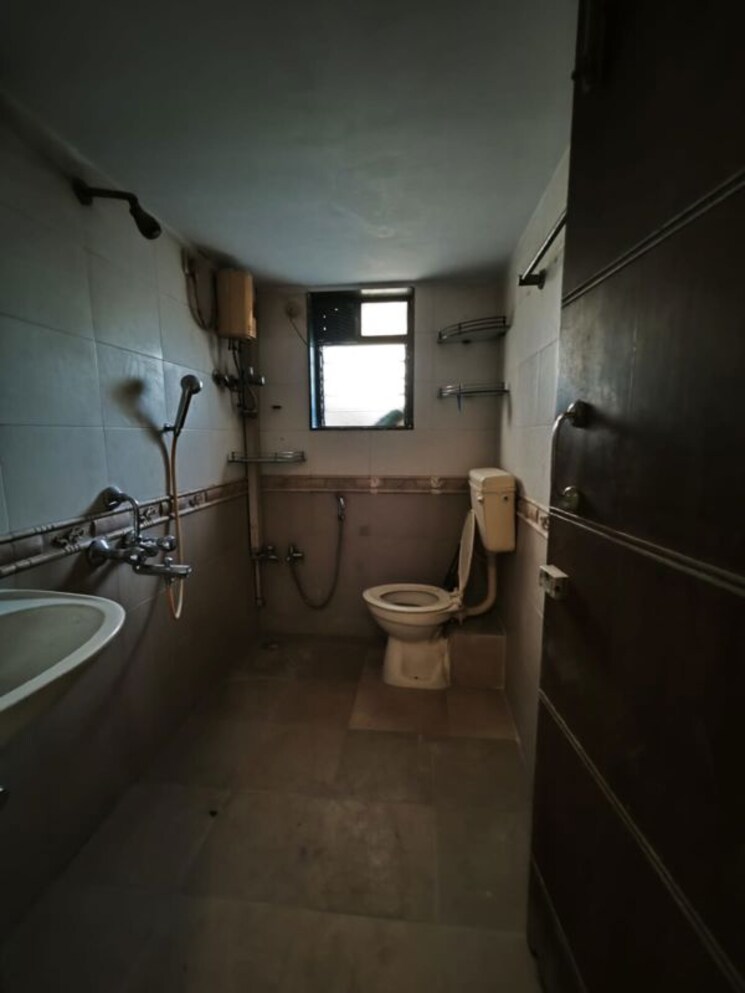 Bathroom, ratan-mahal-chs 3 Bedroom 1755 Sq.Ft. Apartment In Chembur Mumbai 9744162