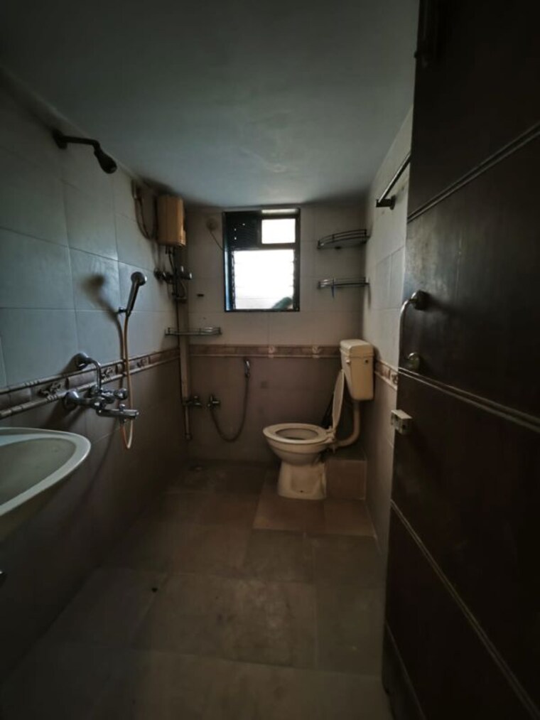 Bathroom, ratan-mahal-chs 3 Bedroom 1755 Sq.Ft. Apartment In Chembur Mumbai 9744162