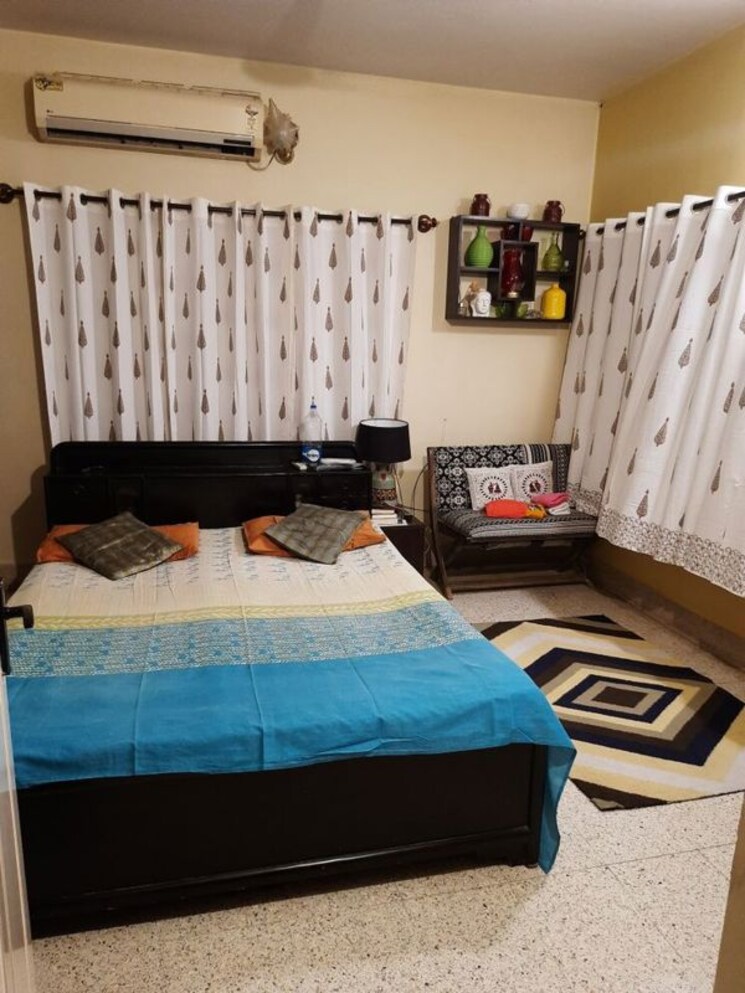 Room, vibhuti khand Pg For Girls In Vibhuti Khand 9744270