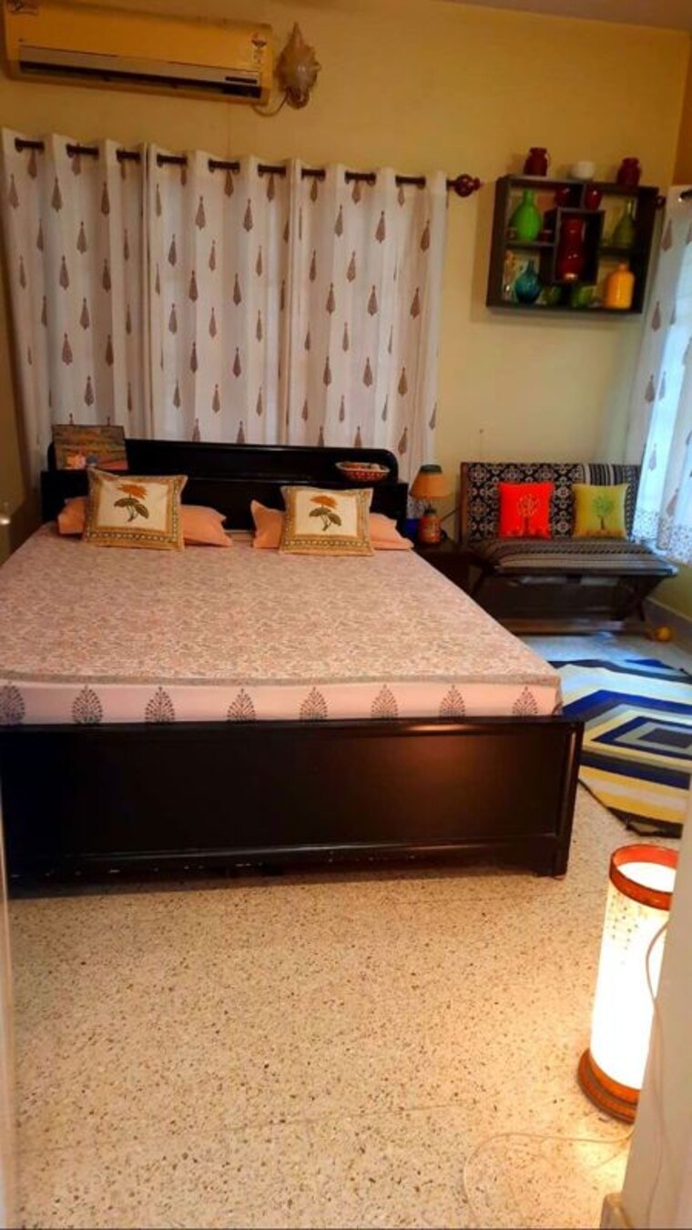 Room, vibhuti khand Pg For Girls In Vibhuti Khand 9744270