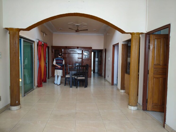 Room, gomti nagar 3 Bedroom 1750 Sq.Ft. Apartment In Gomti Nagar Lucknow 9744276