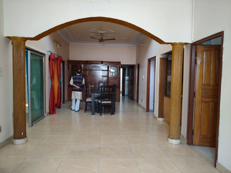 Room, gomti nagar 3 Bedroom 1750 Sq.Ft. Apartment In Gomti Nagar Lucknow 9744276