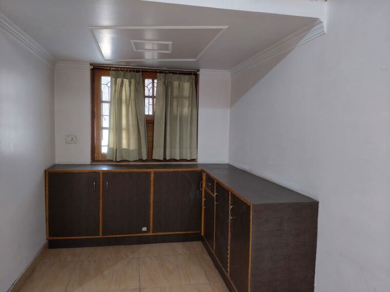 Room, gomti nagar 3 Bedroom 1750 Sq.Ft. Apartment In Gomti Nagar Lucknow 9744276
