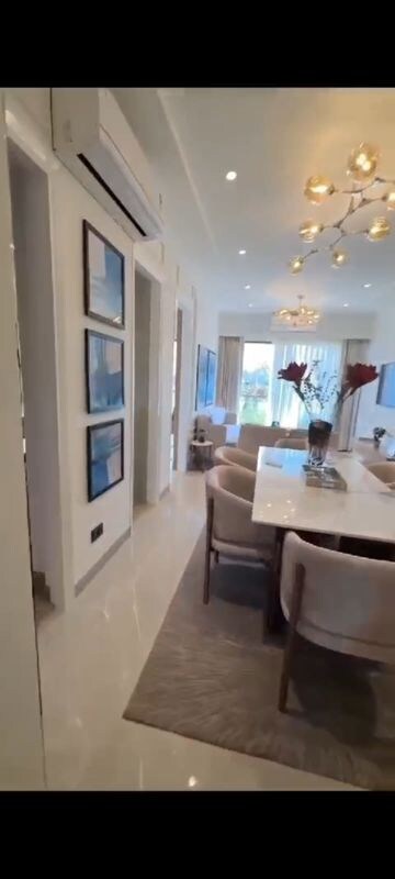 Master Bedroom in 3 BHK Builder Floor at BPTP Amstoria, Sector 102 – for Sale