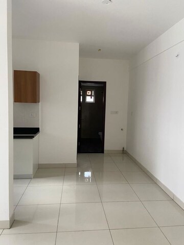 Room in 2 BHK Apartment at Goyal Orchid Piccadilly, Thanisandra Main Road – for Rent