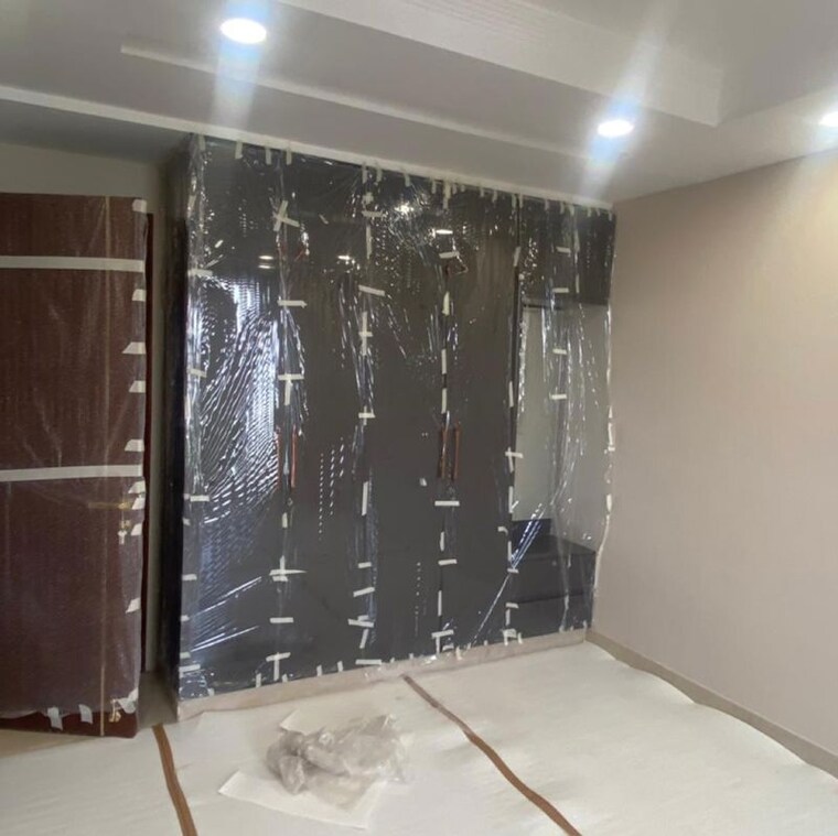 Room, bptp-district-3 4 Bedroom 350 Sq.Yd. Builder Floor In Sector 85 Faridabad 9744338