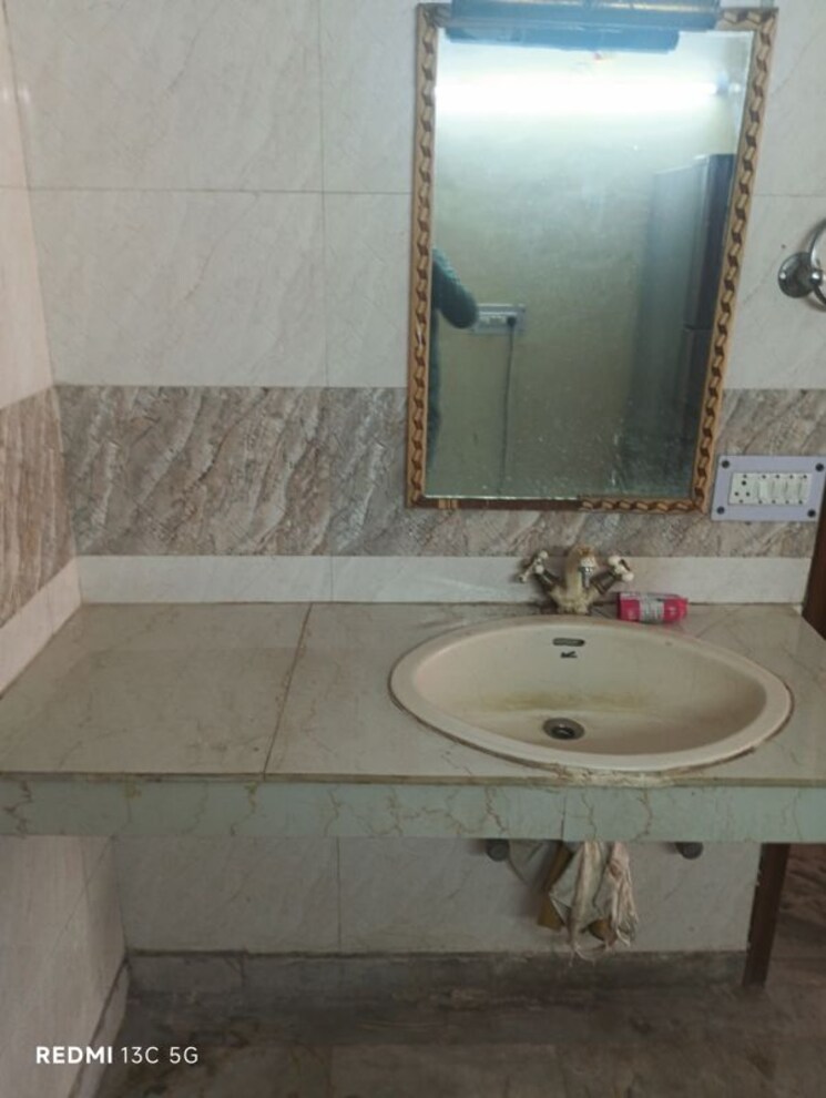 Bathroom, lajpat nagar ii 2 Bedroom 900 Sq.Ft. Builder Floor In Lajpat Nagar ii Delhi 9744350