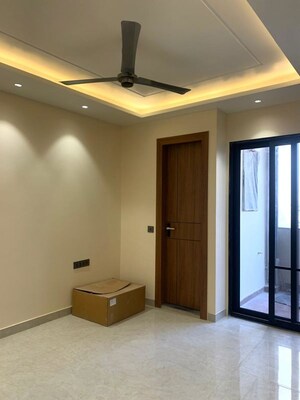 Room in 4 BHK Builder Floor at Empire Floors, Sector 57 – for Sale