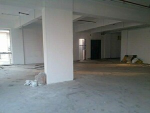 Room in  Showroom at Shiv Plaza Kandivali West, Kandivali West – for Sale