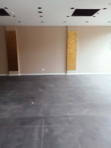 Room in  Showroom at Shiv Plaza Kandivali West, Kandivali West – for Sale