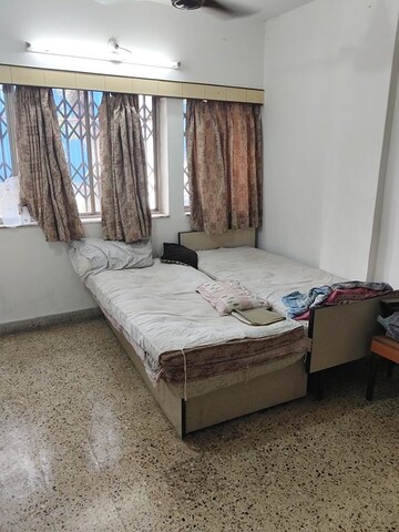 Bedroom in 2 BHK Apartment at Vile Parle East – for Rent
