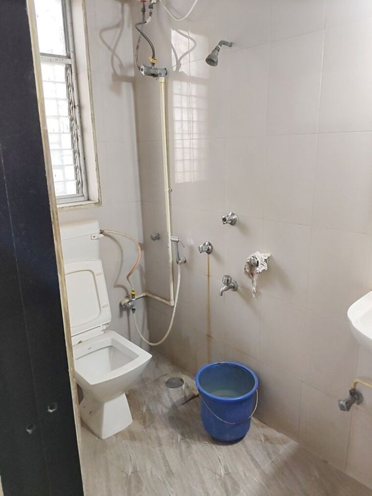 Bathroom, vile parle east 2 Bedroom 650 Sq.Ft. Apartment In Vile Parle East Mumbai 9744438