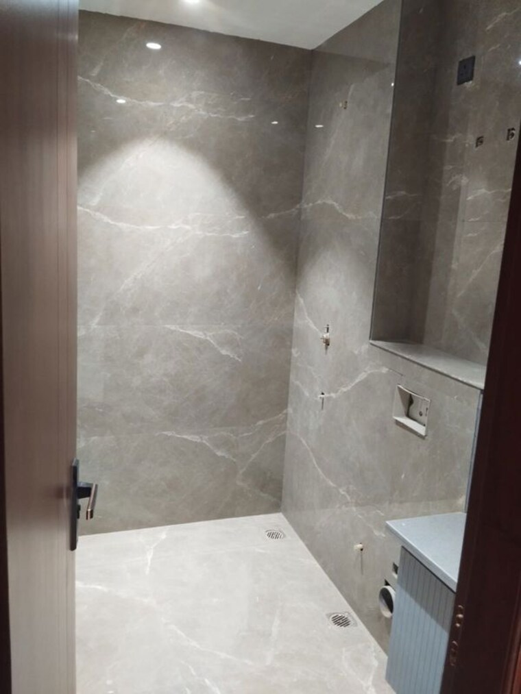 Bathroom, unitech-deerwood-chase 4 Bedroom 2700 Sq.Ft. Builder Floor In Nirvana Country Gurgaon 9744462