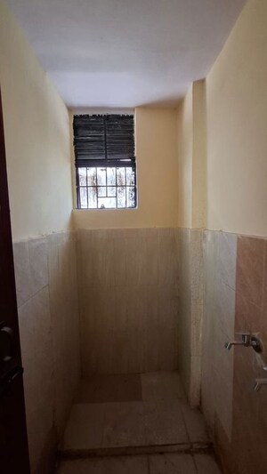 Room in 1.5 BHK Apartment at Sector 10 Greater Noida – for Sale