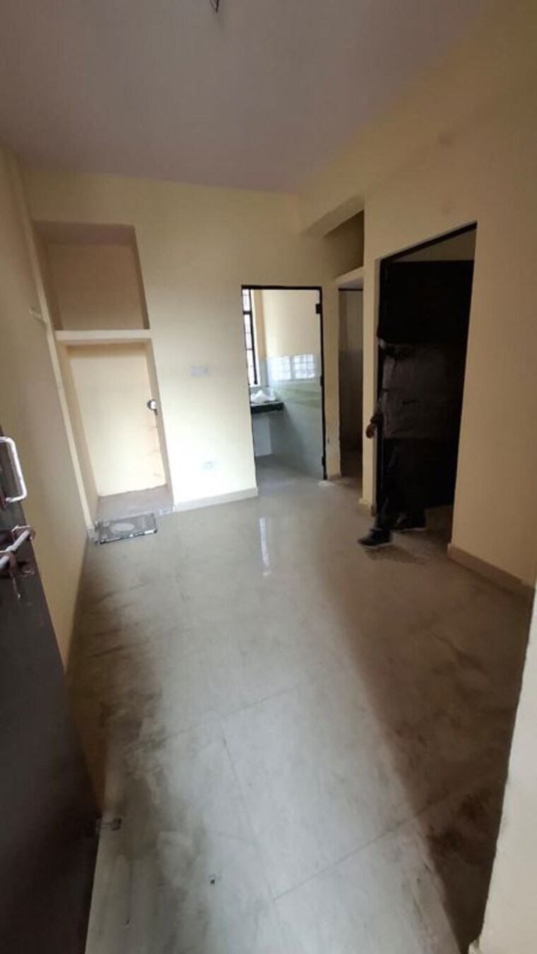 Room, sector 10 greater noida 1.5 Bedroom 30 Sq.Mt. Apartment In Sector 10 Greater Noida Greater Noida 9744797