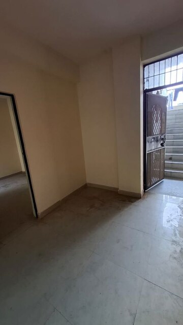 Room in 1.5 BHK Apartment at Sector 10 Greater Noida – for Sale