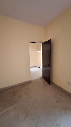 Room in 1.5 BHK Apartment at Sector 10 Greater Noida – for Sale