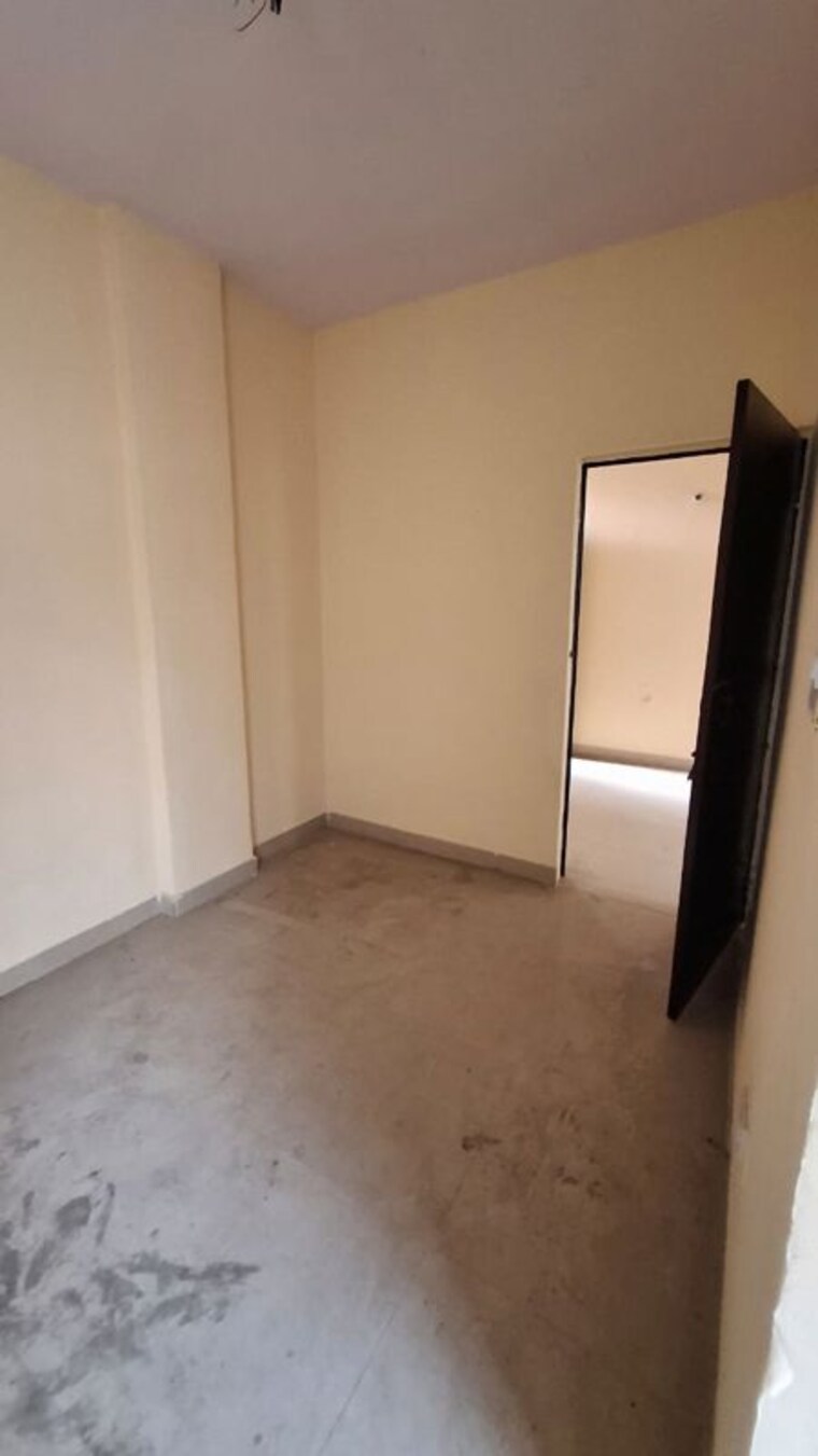 Room, sector 10 greater noida 1.5 Bedroom 30 Sq.Mt. Apartment In Sector 10 Greater Noida Greater Noida 9744797