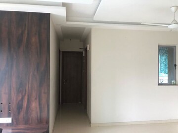 Room in 2 BHK Apartment at Kalpataru The Sunrise, Kolshet Road – for Rent