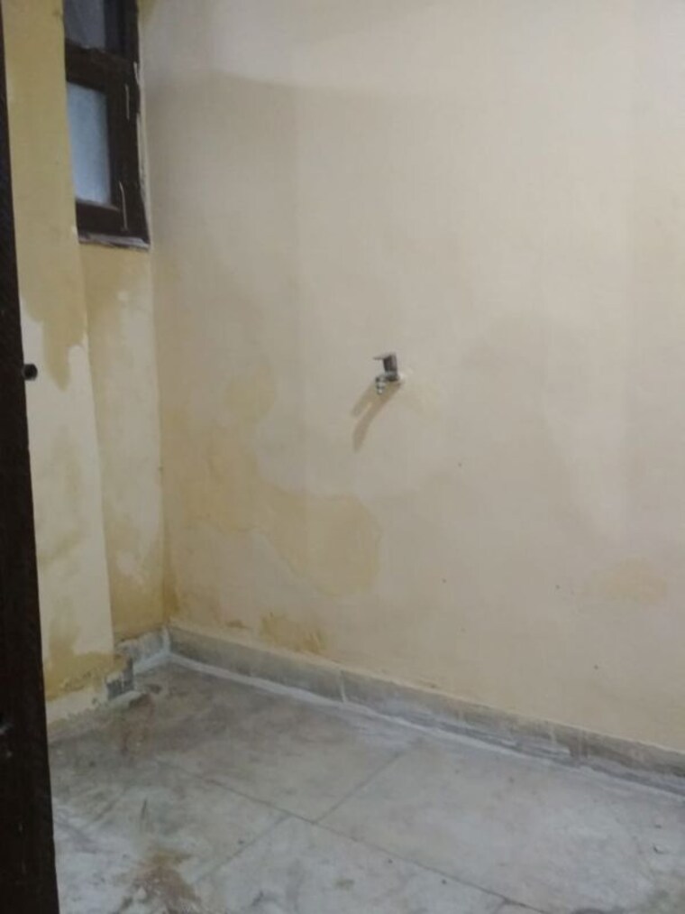 Bathroom, neb sarai 1 Bedroom 450 Sq.Ft. Builder Floor In Neb Sarai Delhi 9744846
