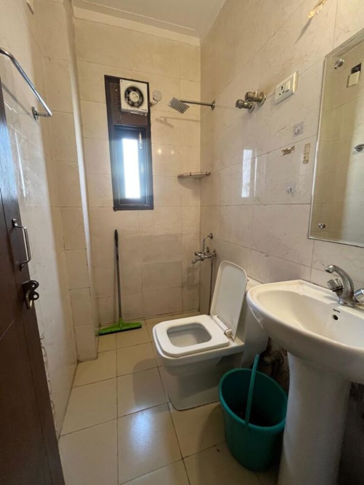 Bathroom, neb sarai 1 Bedroom 510 Sq.Ft. Apartment In Neb Sarai Delhi 9744955