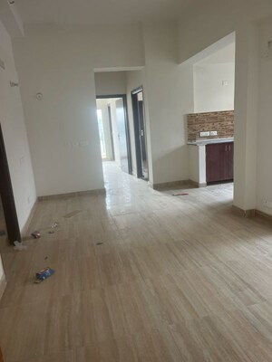 Room in 3 BHK Apartment at Amrapali Centurian Park, Amrapali Dream Valley – for Rent