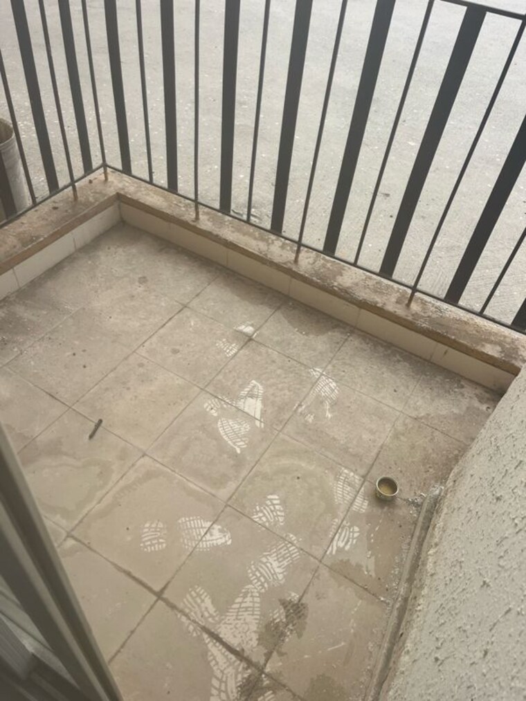 Balcony, amrapali-centurian-park 3 Bedroom 1145 Sq.Ft. Apartment In Amrapali Dream Valley Greater Noida 9745001