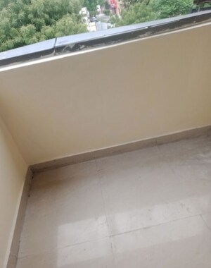 Room in 2 BHK Villa at Aliganj – for Rent