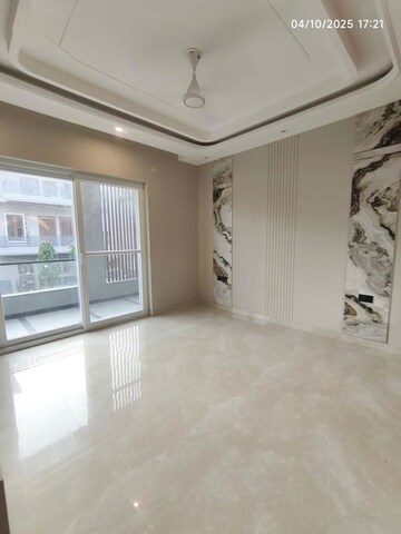 Room in 3 BHK Builder Floor at Sector 9 – for Sale