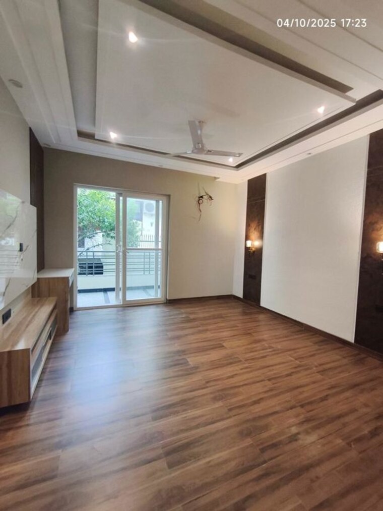 Room, sector 9 3 Bedroom 294 Sq.Yd. Builder Floor In Sector 9 Gurgaon 9744992