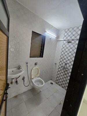 Bathroom in 5 BHK Apartment at Kalpataru Avana, Parel – for Sale